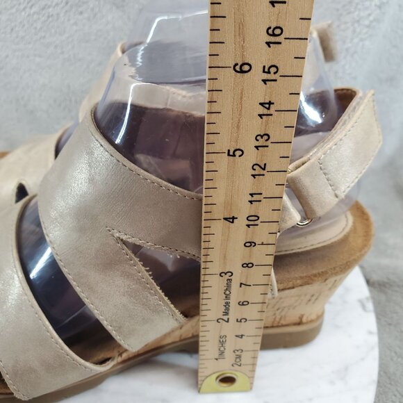 Sofft Shoes Womens Size 8 Gold Leather Sadra EuroSoft Strappy Sandals - Picture 2 of 11